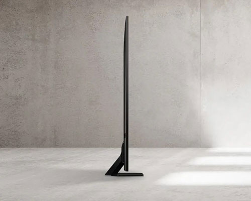 The NeoSlim side profile of QN90D is highlighted by a thin light tracing the edge of the TV from top to bottom.